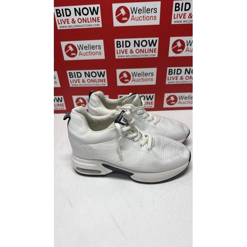 3098 - LADIES NEW FASHION 5 WEDGE TRAINER / SIZE 42