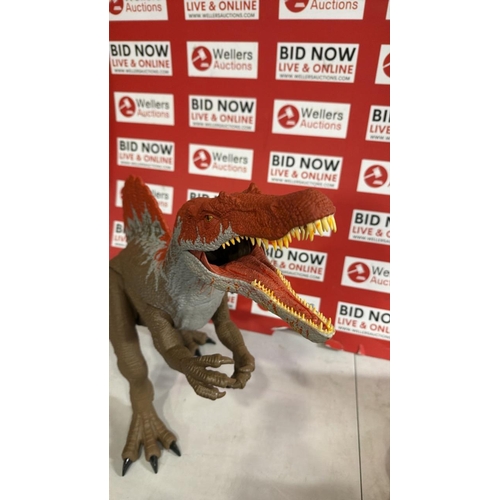 3280 - JURASSIC WORLD SUPER COLOSSALSPINOSAURUS ACTION FIGURE