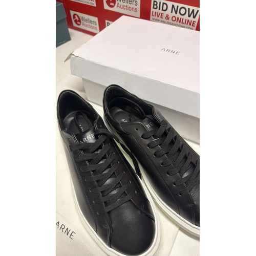 3060 - GENTS NEW ARNE TRAINERS / SIZE 9