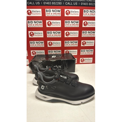 3066 - GENTS NEW FOOTJOY GOLF SHOES / SIZE 7.5