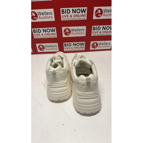 3084 - LADIES NEW EVEN & ODD TRAINERS / SIZE 38