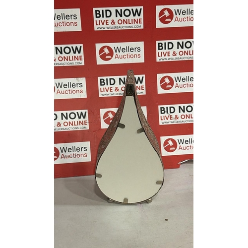 3274 - TEARDROP SHAPE MIRRORRED CANDLE HOLDER