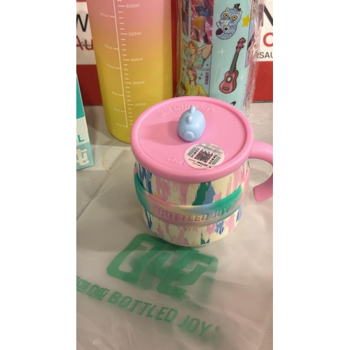 3293 - 2X WATER BOTLES INC KPOP DEMON HUNTERS & BOTTLE JOY CUP WITH LID