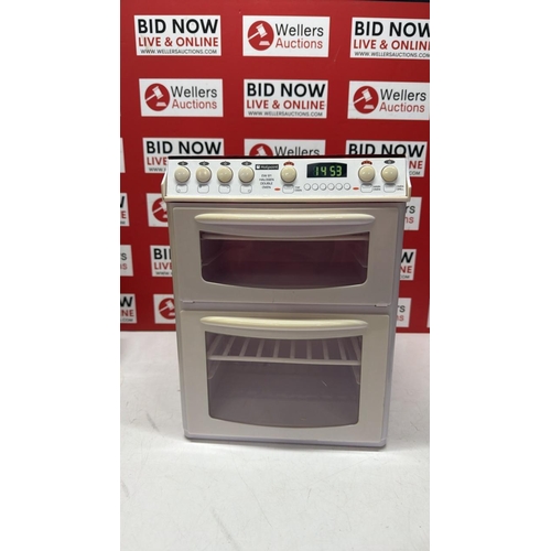 3382 - CHILDRENS HOTPOINT PLAY OVEN