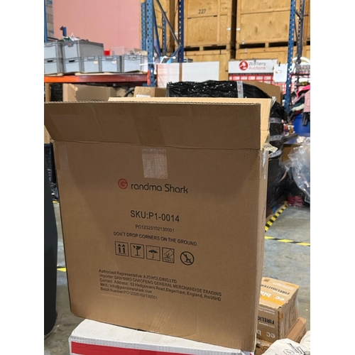 3413 - NEW GRANDMA SHARK CAT CLIMBING TOWER