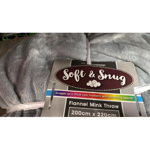 9010 - SOFT & SNUG FLANNEL MINK THROW / 200 X 200 / NEW