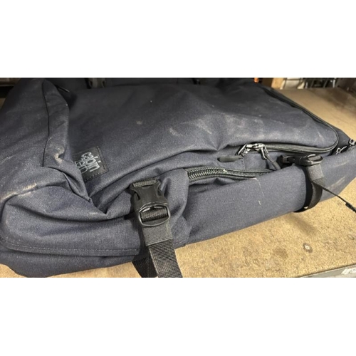 9022 - CABIN ZERO SLIM LINE TRAVEL HOLDALL / APPEARS NEW