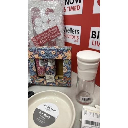 9051 - A JOBLOT OF HOMEWARES INC. JOSEPH JOSEPH, KITCHEN AID, SALT AND PEPPER GRINDERS, WILLIAM MORRIS HAND... 