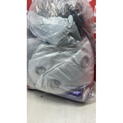 9053 - A VERY LARGE BAG FILLED WITH HOME/LINEN INC. CURTAINS, BEDDING SETS, PILLOWS, TABLE CLOTHS AND ALL S... 