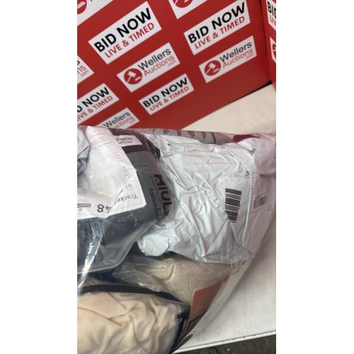 9053 - A VERY LARGE BAG FILLED WITH HOME/LINEN INC. CURTAINS, BEDDING SETS, PILLOWS, TABLE CLOTHS AND ALL S... 