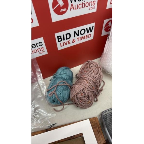 9054 - A HOME AND OFFICE JOBLOT INCLUDING... BUBBLE WRAP, 3 TIER FILING UNIT, 2 BALLS OF WALL, PHOTO FRAME,... 