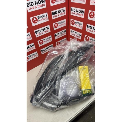 9055 - A JOBLOT OF AUTO/HARDWARE INCLUDING: MOTORBIKE LED ELECTRONIC WING MIRROR, WIPERS, FILTER, GARDEN ST... 