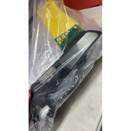 9055 - A JOBLOT OF AUTO/HARDWARE INCLUDING: MOTORBIKE LED ELECTRONIC WING MIRROR, WIPERS, FILTER, GARDEN ST... 