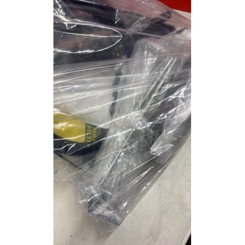 9055 - A JOBLOT OF AUTO/HARDWARE INCLUDING: MOTORBIKE LED ELECTRONIC WING MIRROR, WIPERS, FILTER, GARDEN ST... 