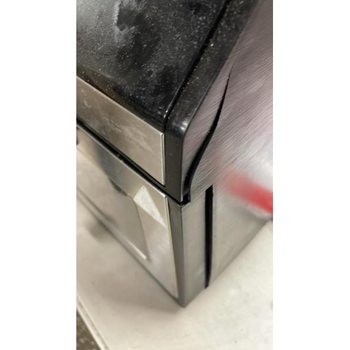 15 - GOURMIA 7.6L DIGITAL AIR FRYER WITH LIGHT & WINDOW