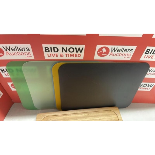 21 - BAMBOO CUTTING BOARD WITH MATS