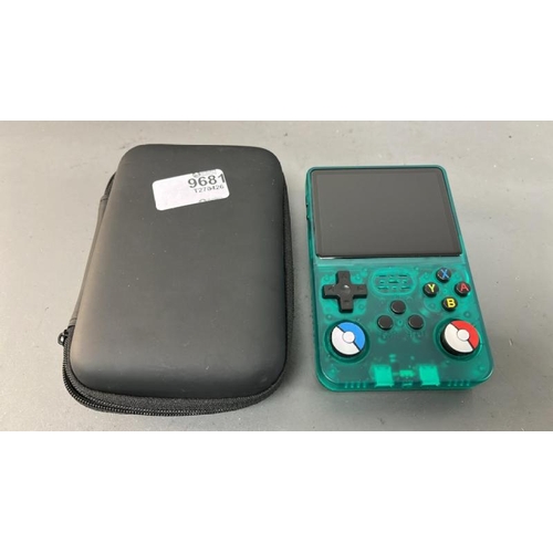 9681 - X1 CONSOLA RETRO/ MODEL: R26S - GREEN INC. CASE