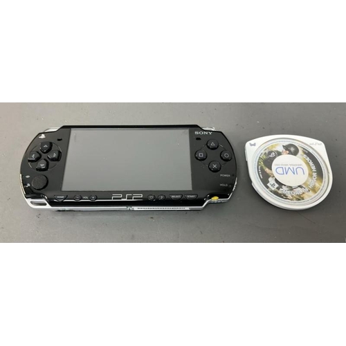 9682 - X1 SONY PLAYSTATION PORTABLE PSP HANDHELD - BLACK / PSP 2004 /SN: 08-27401022-1127801 + GAME CARD ME... 