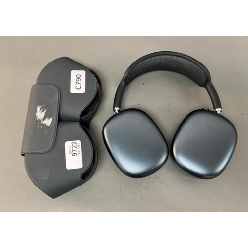 9722 - X1 HEAPHONES APPLE / MODEL: A3184 / GREY/ SN: J72HA2000CB0000JL8 - INC. CASE