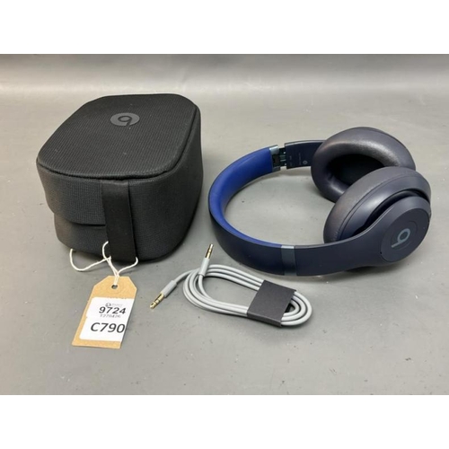 9724 - X1 HEAPHONES BEATS STUDIO PRO / NOISE CANCELLING/ BLUE INC. CASE, CABLE