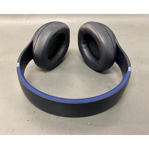 9724 - X1 HEAPHONES BEATS STUDIO PRO / NOISE CANCELLING/ BLUE INC. CASE, CABLE