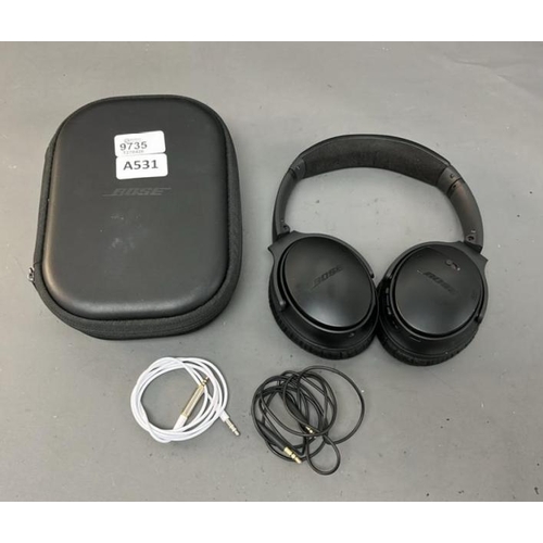 9735 - X1 HEADPHONES BOSE QUIET COMFORT 35 (FOAM DAMAGED)/ BLACK/INC. CASE, CABLES