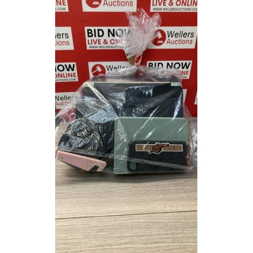 9009 - X1 BAG OF TABLET CASES AND PHONE CASES / VIEW, BID AND BUY IN THE ROOM, THEN TAKE AWAY THE SAME DAY ... 