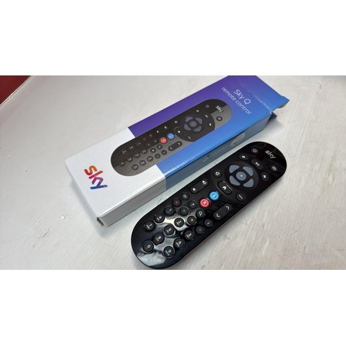 9058 - SKY ORIGINAL Q VOICE REMOTE CONTROL � DURACELL BATTERIES INCLUDED � COMPATIBLE WITH Q � VOICE SEARCH... 