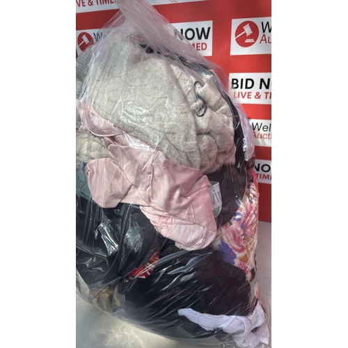 2205 - BAG OF LADIES CLOTHES
