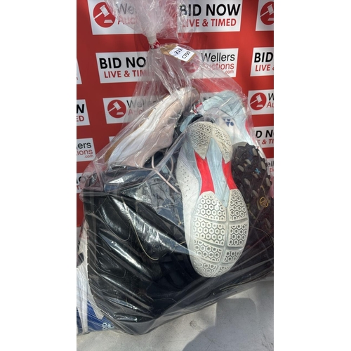 2210 - BAG OF TRAINERS INC ADIDAS