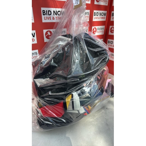Lot 2211      