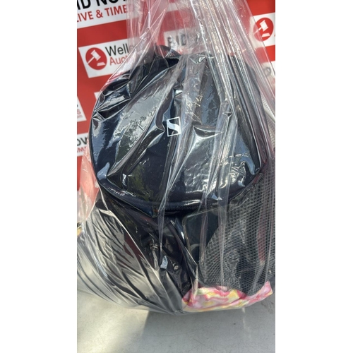 2211 - BAG OF SMALL CASES