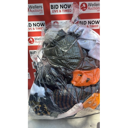 2252 - BAG OF SCARFS AND HATS