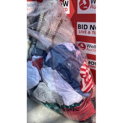 2253 - BAG OF CHILDRENS CLOTHES INC ADIDAS