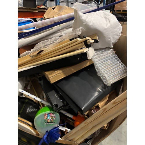 31 - PALLET OF MIXED ITEMS