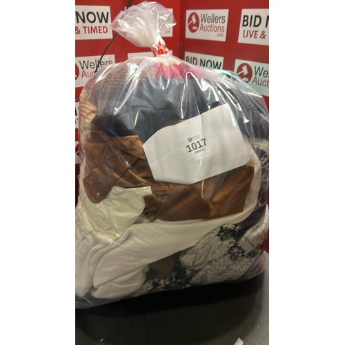 1017 - BAG OF PRE OWNED CLOTHING (GENTS, LADIES AND CHILDRENS) INC NEW LOOK
