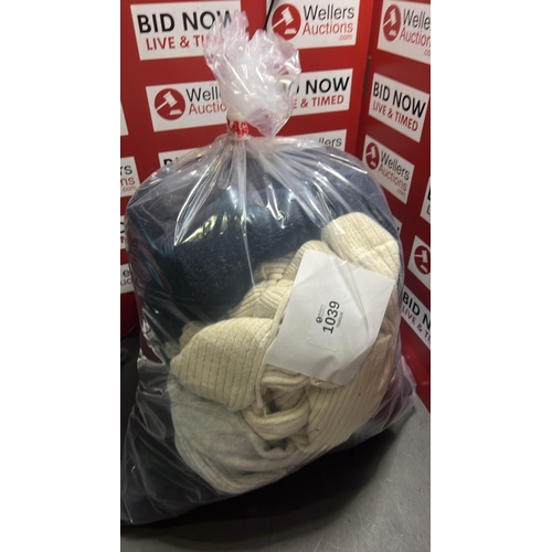 1039 - BAG OF PRE OWNED LADIES CLOTHING INC GILLY HICKS