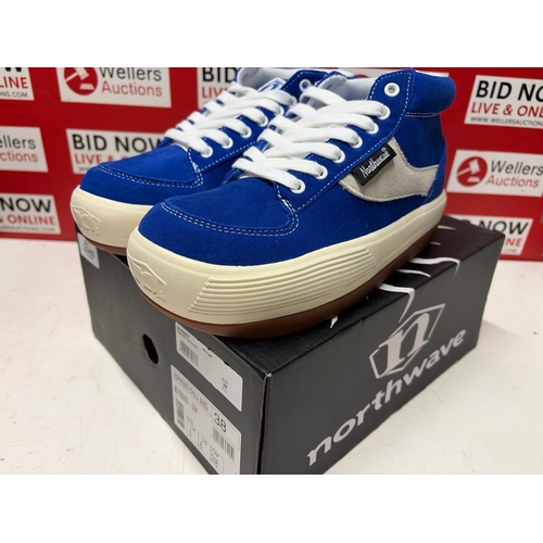 Lot 1049      