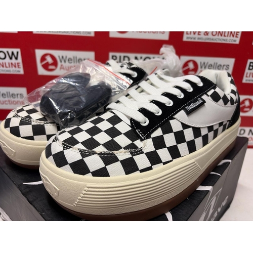 1051 - GENTS NORTHWAVE ESPRESSO CHILLI SUEDE HIGH CHECKERED TOP TRAINER / SIZE 45
