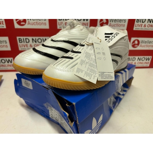 1057 - GENTS NEW ADIDAS PREDATOR SALA TRAINERS / UK 8
