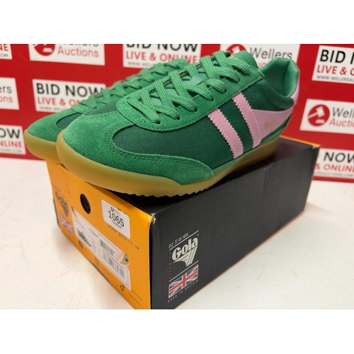 1065 - LADIES NEW EMERALD GREEN AND PINK TRAINERS / UK 7