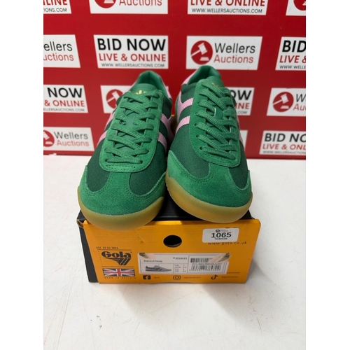 1065 - LADIES NEW EMERALD GREEN AND PINK TRAINERS / UK 7