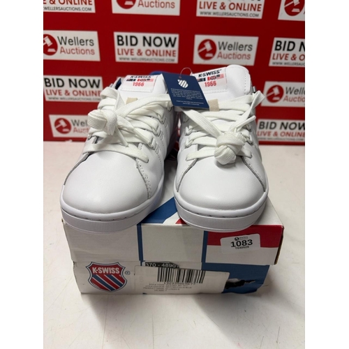 1083 - GENTS NEW K.SWISS 1966 TRAINER / SIZE 7