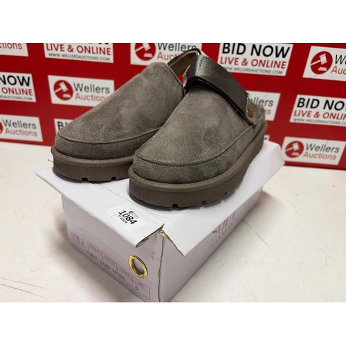 1084 - LADIES NEW SOLE TRAINER TAUPE MULE / SIZE 5