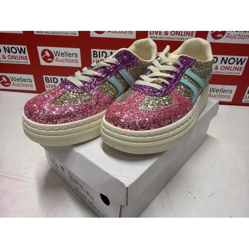 1085 - LADIES NEW GLITTER CHUNKY TRAINER / SIZE 39