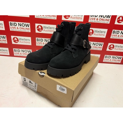 1088 - LADIES NEW CLARKS LEDWICK GRACIE BLACK BOOT / UK 4