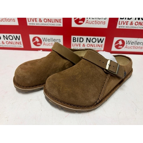 1089 - GENTS NEW BIRKENSTOCK TAN CLOGS / SIZE 38