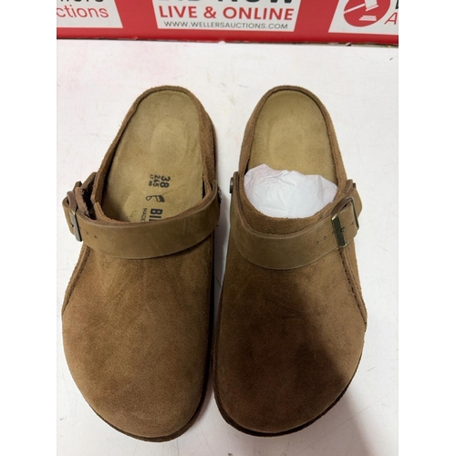 1089 - GENTS NEW BIRKENSTOCK TAN CLOGS / SIZE 38