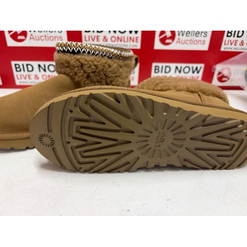 1092 - LADIES NEW UGG BOOTS / UK 5