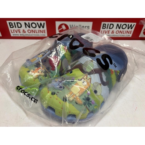 1093 - CHILDRENS CROCS BLUEY CLASSIC CLOG / UK JUNIOR 2